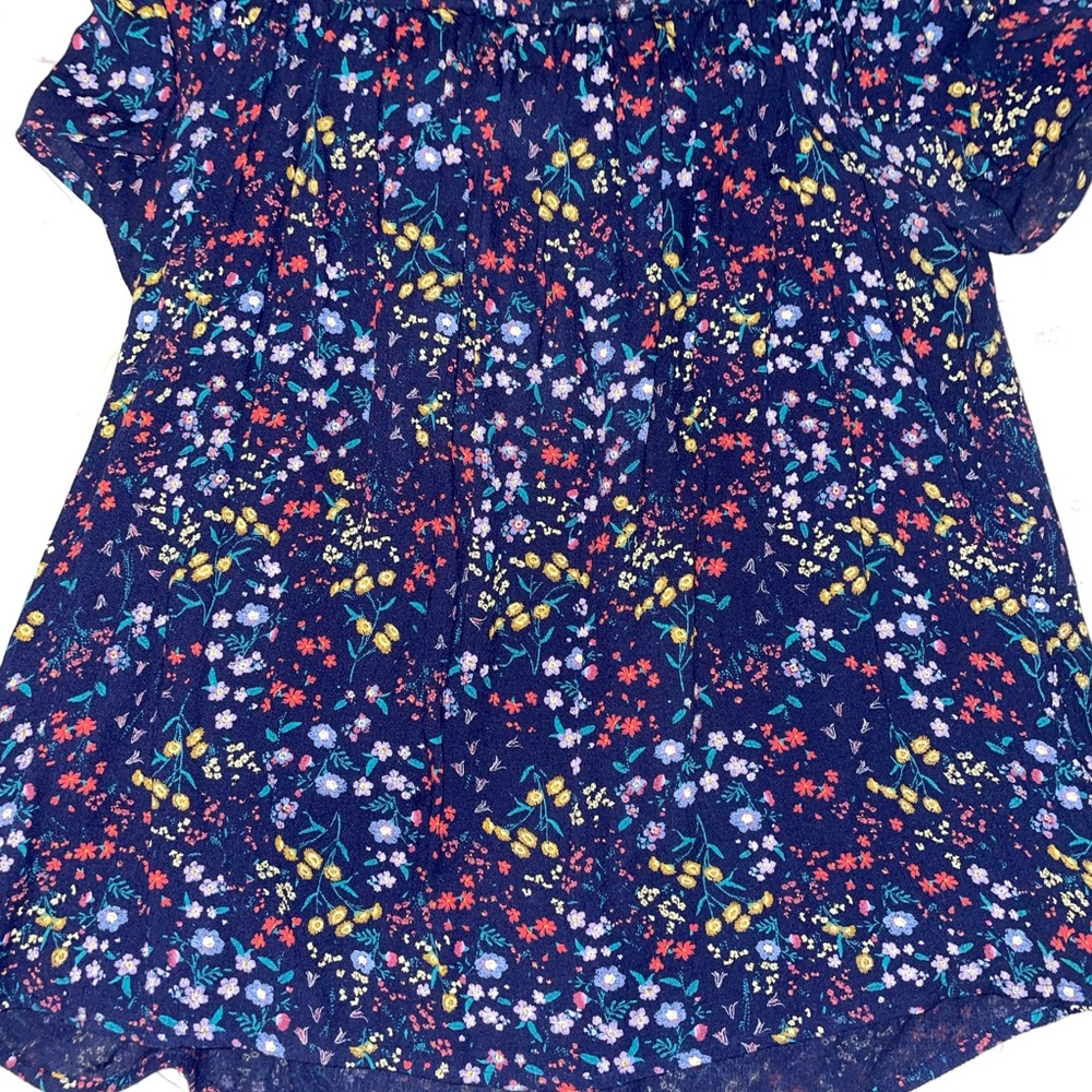Old Navy floralOff the shoulder shirt. Not cropped